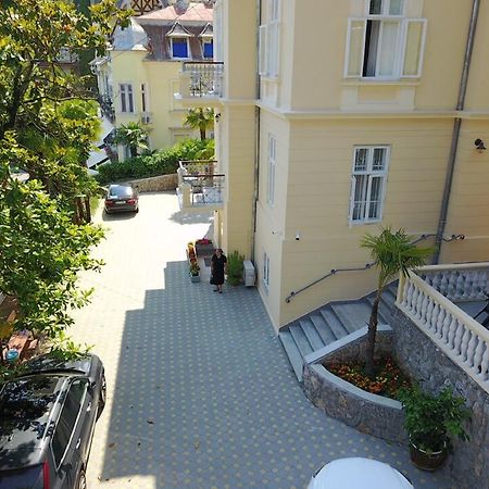 Apartments Villa Atta Opatija Exteriör bild