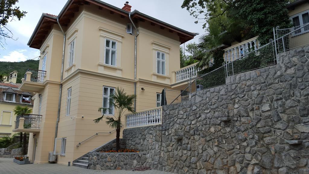 Apartments Villa Atta Opatija Exteriör bild