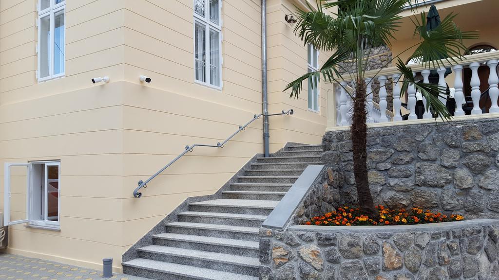 Apartments Villa Atta Opatija Exteriör bild