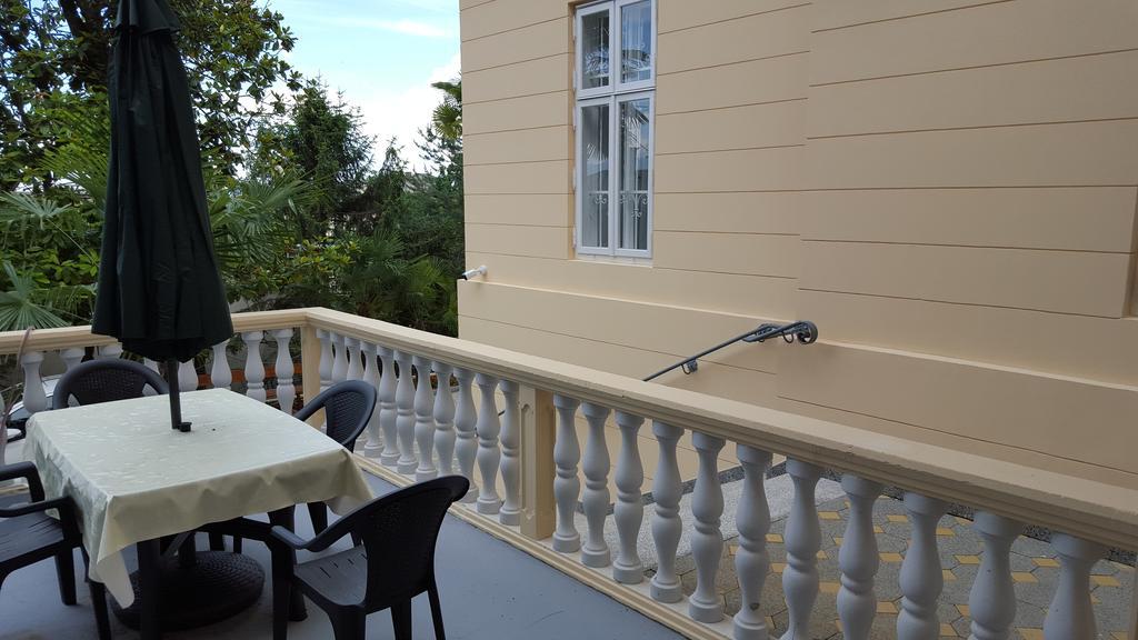 Apartments Villa Atta Opatija Exteriör bild