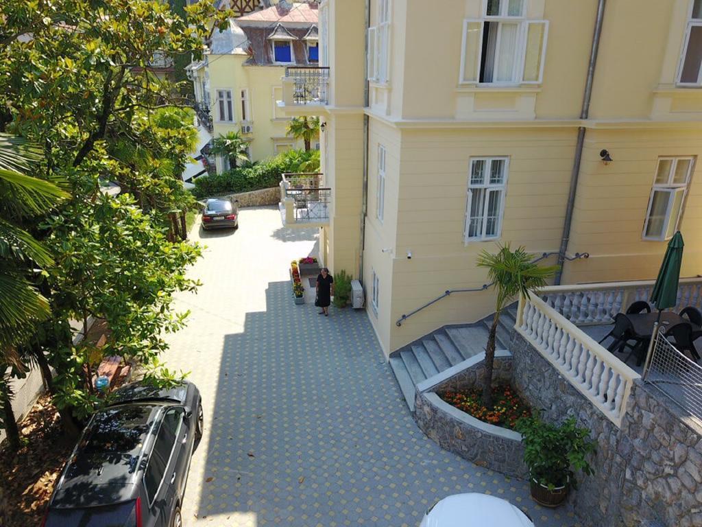 Apartments Villa Atta Opatija Exteriör bild
